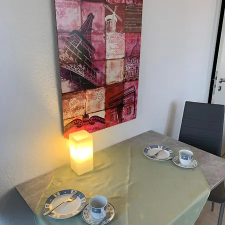 59 , Boxspringbett, Tv, Balkon, Loggia, Küche, Bad, W-lan *