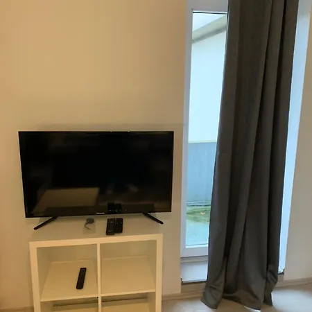 59 , Boxspringbett, Tv, Balkon, Loggia, Kueche, Bad, W-lan גלזנקירכן